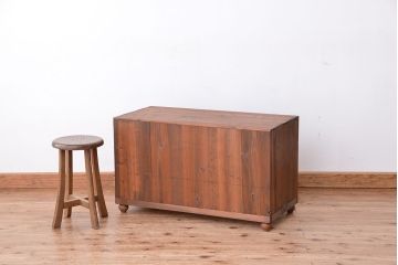 アンティーク家具　アンティーク　モールガラス脚付きローボード?(収納棚)
