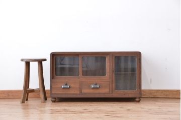 アンティーク家具　アンティーク　モールガラス脚付きローボード?(収納棚)