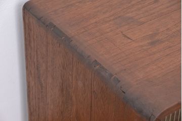 アンティーク家具　アンティーク　モールガラス脚付きローボード?(収納棚)