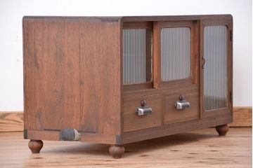 アンティーク家具　アンティーク　モールガラス脚付きローボード?(収納棚)