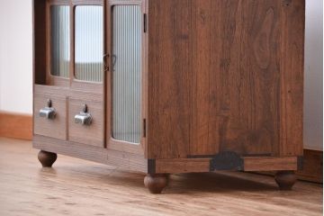 アンティーク家具　アンティーク　モールガラス脚付きローボード?(収納棚)