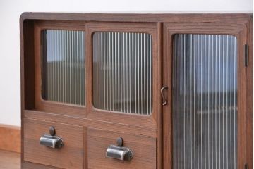 アンティーク家具　アンティーク　モールガラス脚付きローボード?(収納棚)
