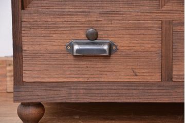 アンティーク家具　アンティーク　モールガラス脚付きローボード?(収納棚)