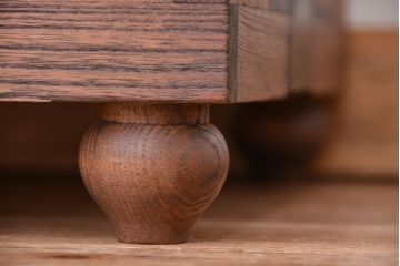 アンティーク家具　アンティーク　モールガラス脚付きローボード?(収納棚)