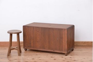 アンティーク家具　アンティーク　モールガラス脚付きローボード?(収納棚)