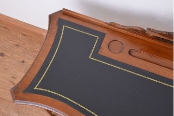 アンティーク家具　イギリスアンティーク　マホガニー材美しいカービングライティングデスク