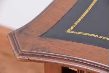 アンティーク家具　イギリスアンティーク　マホガニー材美しいカービングライティングデスク