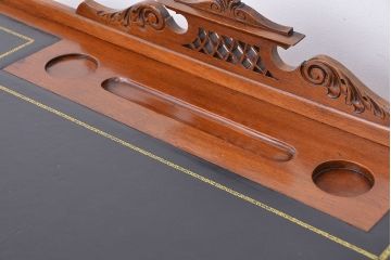 アンティーク家具　イギリスアンティーク　マホガニー材美しいカービングライティングデスク