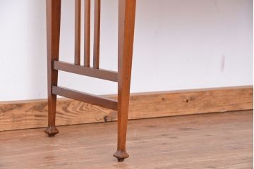 アンティーク家具　イギリスアンティーク　マホガニー材美しいカービングライティングデスク