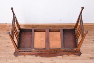 アンティーク家具　イギリスアンティーク　マホガニー材美しいカービングライティングデスク