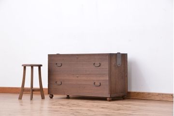 アンティーク家具　アンティーク　古い木のシンプルな脚付きローチェスト(ローボード)