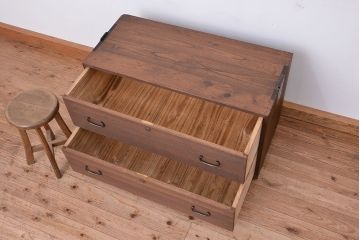 アンティーク家具　アンティーク　古い木のシンプルな脚付きローチェスト(ローボード)