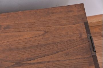 アンティーク家具　アンティーク　古い木のシンプルな脚付きローチェスト(ローボード)