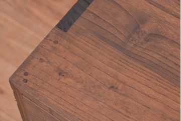 アンティーク家具　アンティーク　古い木のシンプルな脚付きローチェスト(ローボード)
