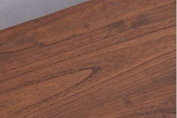 アンティーク家具　アンティーク　古い木のシンプルな脚付きローチェスト(ローボード)