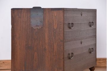アンティーク家具　アンティーク　古い木のシンプルな脚付きローチェスト(ローボード)