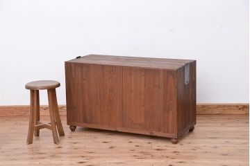 アンティーク家具　アンティーク　古い木のシンプルな脚付きローチェスト(ローボード)
