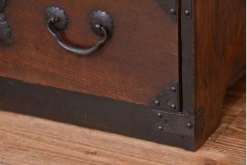 アンティーク家具　古民具・骨董　希少!前面欅材の仙台小箪笥(帳場箪笥)