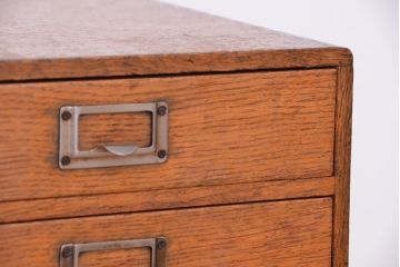 アンティーク家具　アンティーク　古いナラ材のネームプレート四段小引き出し