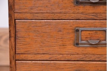アンティーク家具　アンティーク　古いナラ材のネームプレート四段小引き出し
