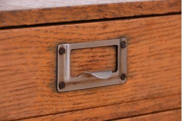 アンティーク家具　アンティーク　古いナラ材のネームプレート四段小引き出し