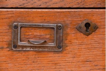 アンティーク家具　アンティーク　古いナラ材のネームプレート四段小引き出し
