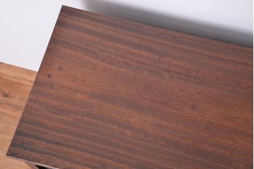 アンティーク家具　アンティーク　前面欅材の鉄脚付きモールガラス収納棚(食器棚)