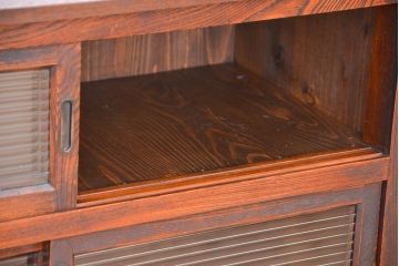 アンティーク家具　アンティーク　前面欅材の鉄脚付きモールガラス収納棚(食器棚)
