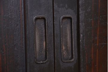 古民具・骨董　古いお屋敷の使い込まれた小さな板戸　4枚