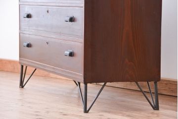 アンティーク家具　アンティーク　古い木の大振りな鉄脚付きローチェスト?(ローボード、タンス、箪笥)