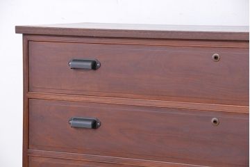 アンティーク家具　アンティーク　古い木の大振りな鉄脚付きローチェスト?(ローボード、タンス、箪笥)