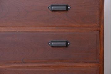 アンティーク家具　アンティーク　古い木の大振りな鉄脚付きローチェスト?(ローボード、タンス、箪笥)