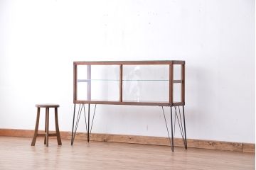 アンティーク家具　アンティーク　古い木の薄型横長ガラスケース(ショーケース、飾り棚)