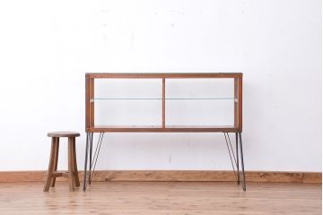 アンティーク家具　アンティーク　古い木の薄型横長ガラスケース(ショーケース、飾り棚)