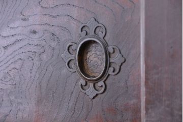 アンティーク家具　古民具・骨董　欅の杢目が素晴らしい四尺水屋箪笥サイドボード(収納棚、リビングボード)