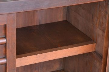 アンティーク家具　★アンティーク　モダンな横桟引き戸の四尺水屋箪笥サイドボード(収納棚、下駄箱)