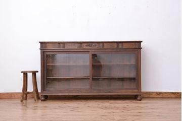 アンティーク家具　アンティーク　大正ロマン　上品な脚付き横長収納棚(ガラスケース、ショーケース)