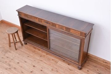 アンティーク家具　アンティーク　大正ロマン　上品な脚付き横長収納棚(ガラスケース、ショーケース)