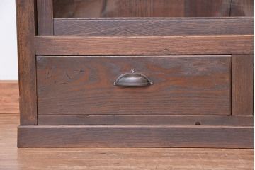 アンティーク家具　アンティーク　シンプルな引き出し付き横長収納棚(飾り棚、食器棚)