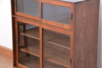 アンティーク家具　アンティーク　古い木のシンプルな収納棚(食器棚)