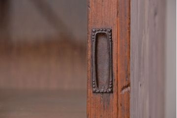 アンティーク家具　アンティーク　古い木のシンプルな収納棚(食器棚)