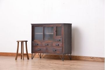 アンティーク家具　アンティーク　前面欅材のモールガラス鉄脚収納棚