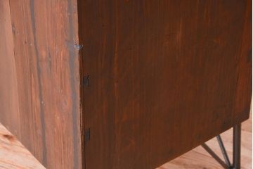 アンティーク家具　アンティーク　前面欅材のモールガラス鉄脚収納棚