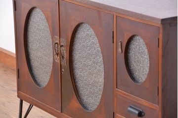 アンティーク家具　アンティーク　大正ロマン　丸窓扉の鉄脚収納棚(ローボード、サイドボード)