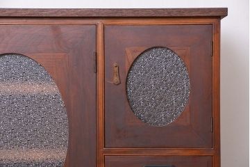 アンティーク家具　アンティーク　大正ロマン　丸窓扉の鉄脚収納棚(ローボード、サイドボード)