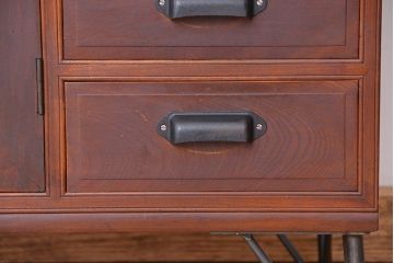 アンティーク家具　アンティーク　大正ロマン　丸窓扉の鉄脚収納棚(ローボード、サイドボード)