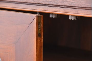 アンティーク家具　アンティーク　大正ロマン　丸窓扉の鉄脚収納棚(ローボード、サイドボード)