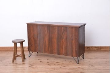 アンティーク家具　アンティーク　大正ロマン　丸窓扉の鉄脚収納棚(ローボード、サイドボード)