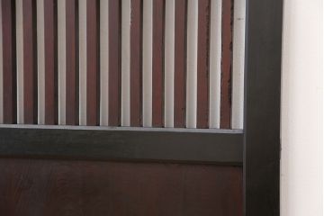 ★古民具・骨董　シンプルな格子帯戸　2枚セット(板戸、引き戸)