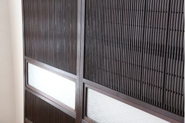 アンティーク　腰板欅材の美しい格子戸　4枚セット(裏障子付き)